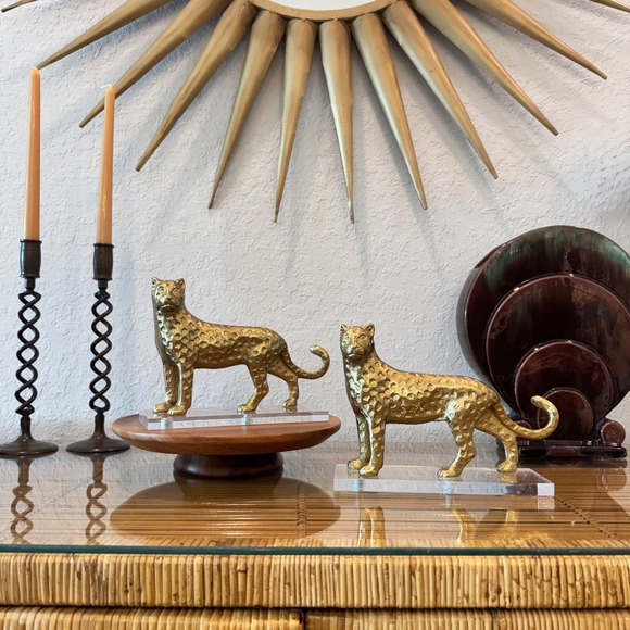 Pair Vtg Brass Cheetah Leopard Sculptures on Lucite Bases Hollywood Regency MCM - Picture 3 of 11